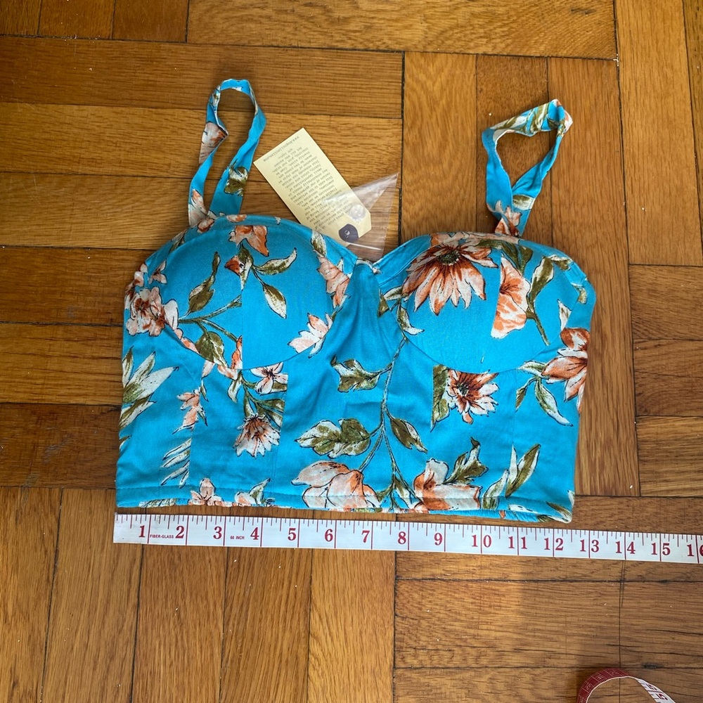 B.O.G. Band of Gypsies NWT Women Cotton Strap Floral Pleated Cropped Top Size S - Picture 7 of 8